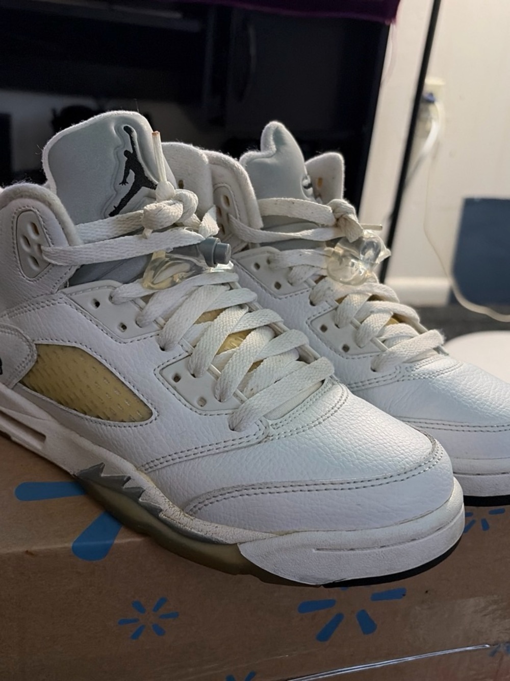 Jordan Kids' White and Cream Retro Basketball Sneakers